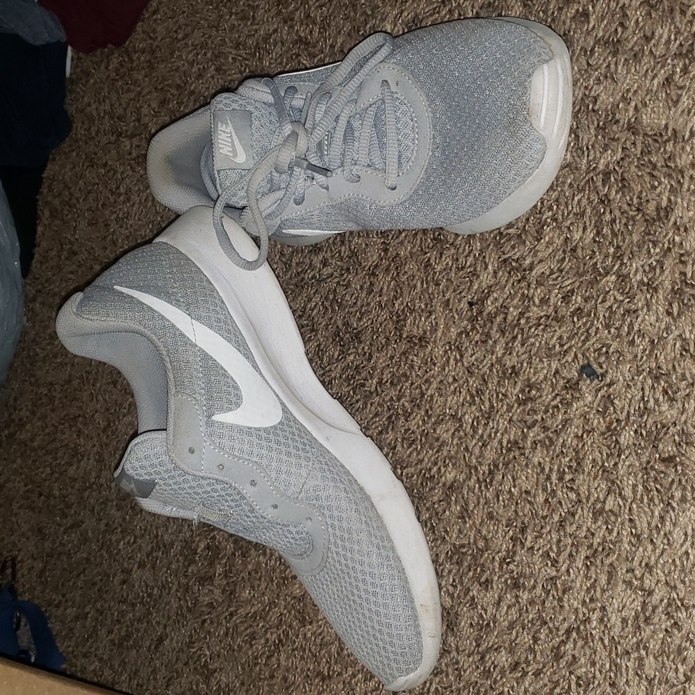 Mens gray Nike comfort everyday running shoes size 8.5